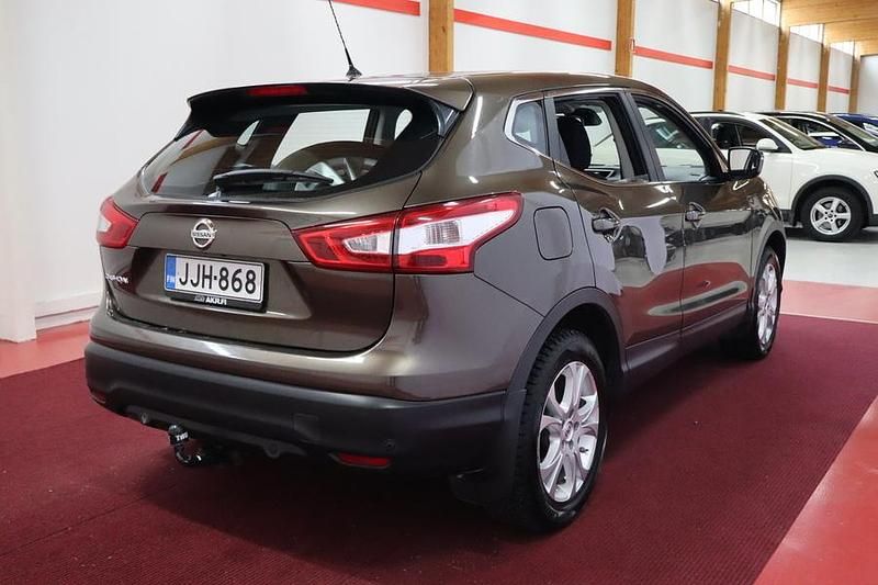 Käytetty Nissan Qashqai Acenta 116 HP (85 kW) 2015 Katumaasturi