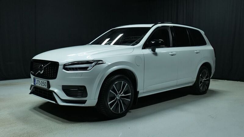 Met. valkoinen Käytetty 2022 Volvo XC90 R-Design Katumaasturi | 63 900 € (Perustarjous) - Kuva 1/4