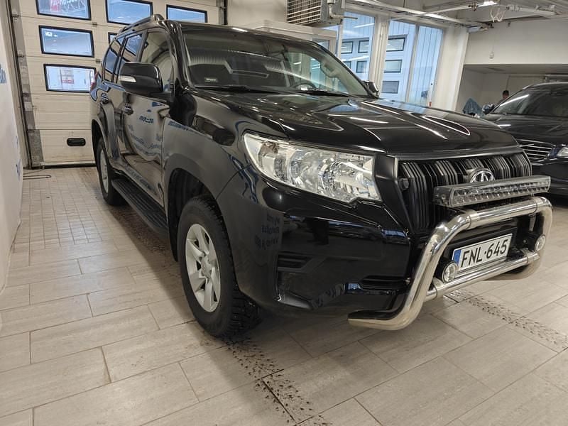 Käytetty Toyota Land Cruiser 177 HP (130 kW) 2018 Katumaasturi