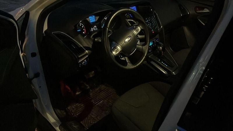 Käytetty Ford Focus Titanium 125 HP (91 kW) 2012 Viistoperä