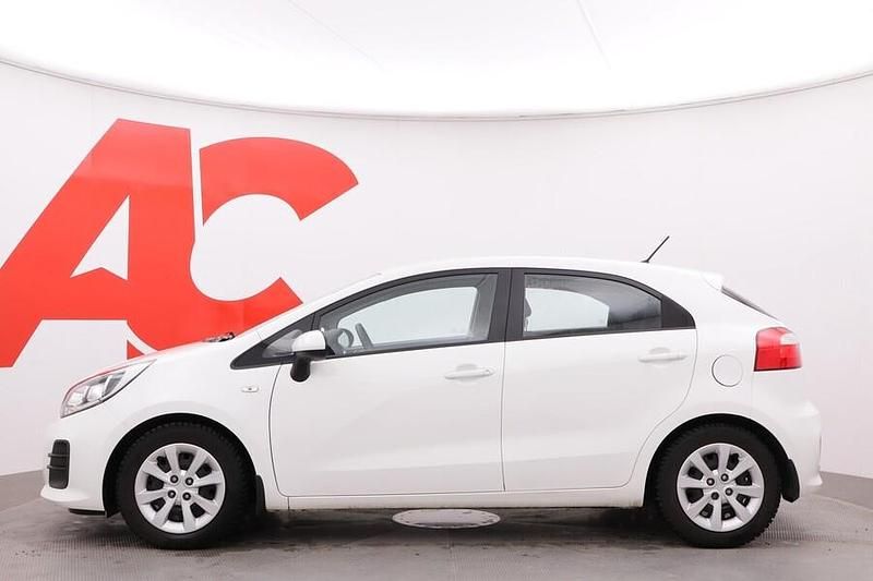Käytetty Kia Rio LX 84 HP (61 kW) 2016 Valkoinen Viistoperä