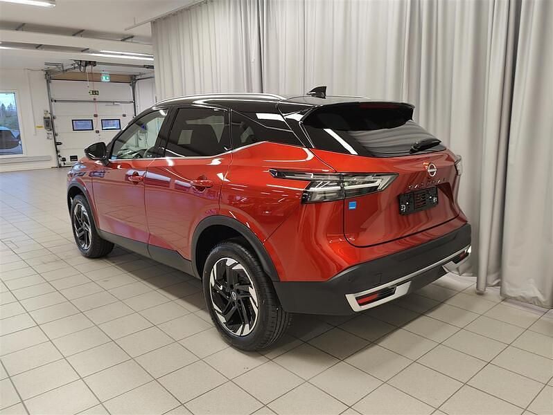 Uusi Nissan Qashqai N-Connecta 158 HP (116 kW) 2025 Punainen Katumaasturi