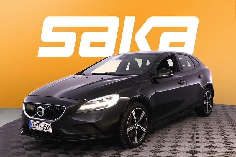 Käytetty Volvo V40 Business Edition 122 HP (89 kW) 2019 Viistoperä