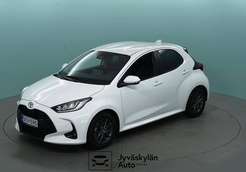 Käytetty Toyota Yaris Hybrid Plus 116 HP (85 kW) 2024 Valkoinen Viistoperä