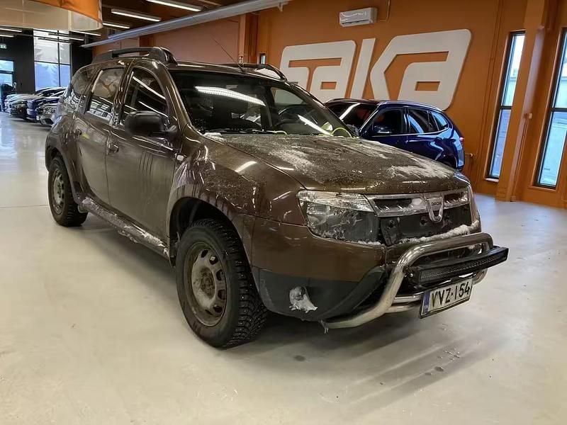 Vihreä Käytetty 2011 Dacia Duster Lauréate Katumaasturi | 5 800 € (Kallis) - Kuva 1/4