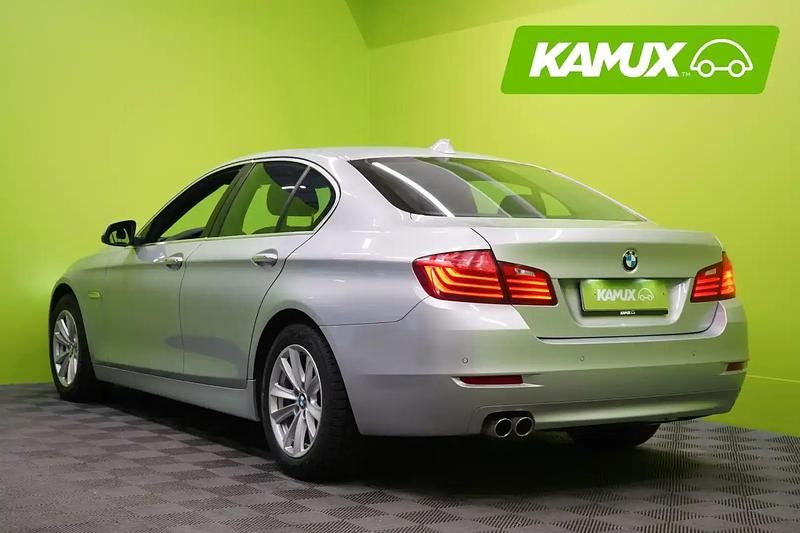 Käytetty BMW 518 150 HP (110 kW) 2015 Hopea / harmaa Sedan