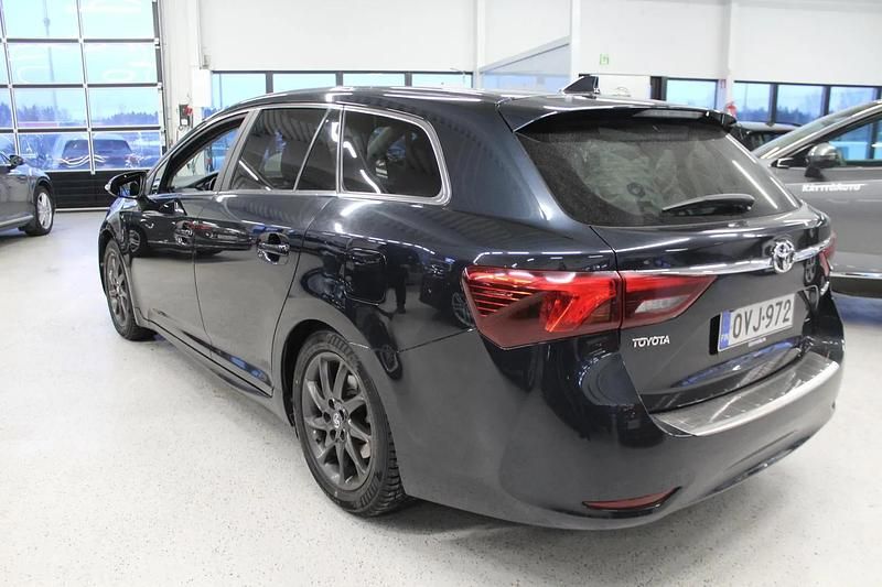 Käytetty Toyota Avensis Business Edition 194 HP (142 kW) 2016 Harmaa Farmari