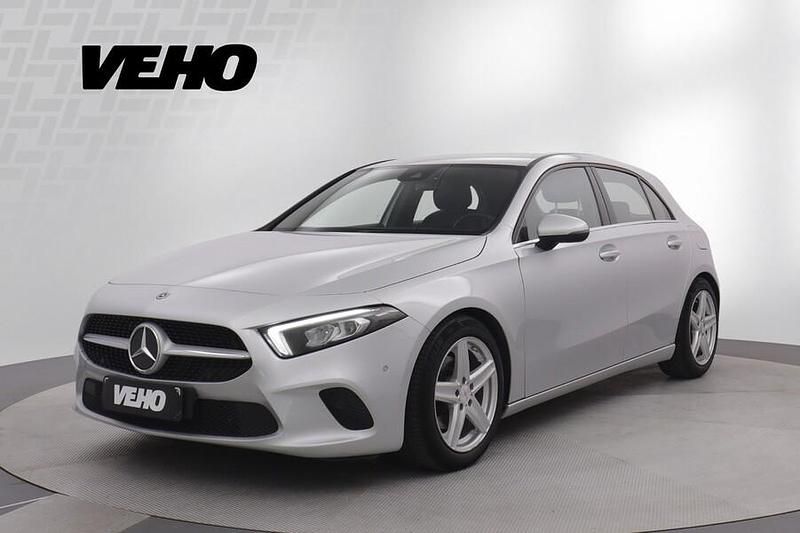 Harmaa Käytetty 2018 Mercedes A200 Style Viistoperä | 19 900 € (Hyvä tarjous) - Kuva 1/4