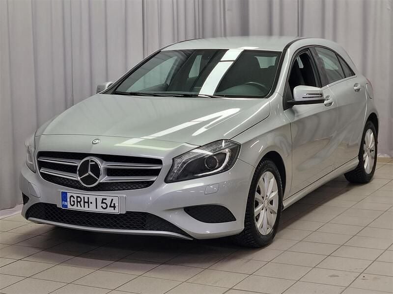 Harmaa Käytetty 2014 Mercedes A180 Business Viistoperä | 13 500 € (Perustarjous) - Kuva 1/4
