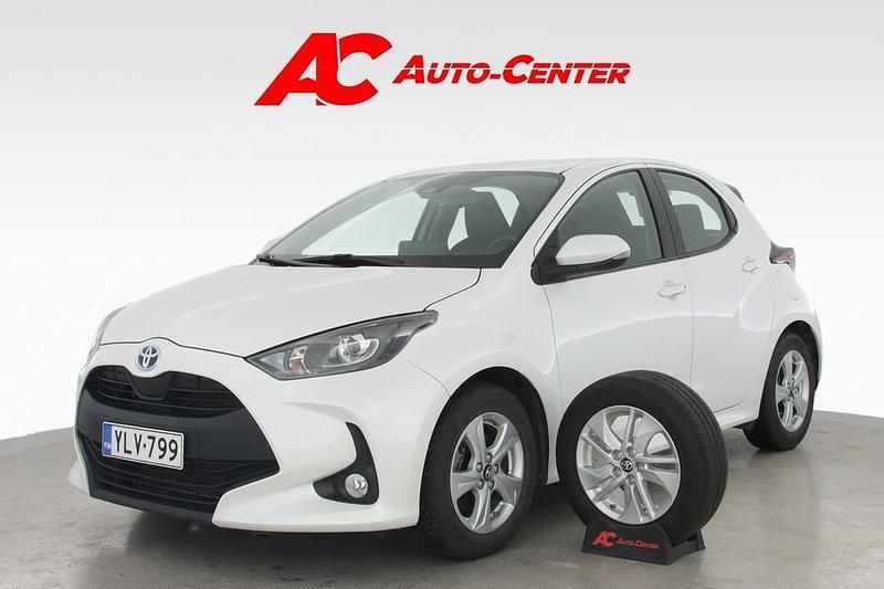 Käytetty Toyota Yaris Hybrid Active 116 HP (85 kW) 2022 Viistoperä