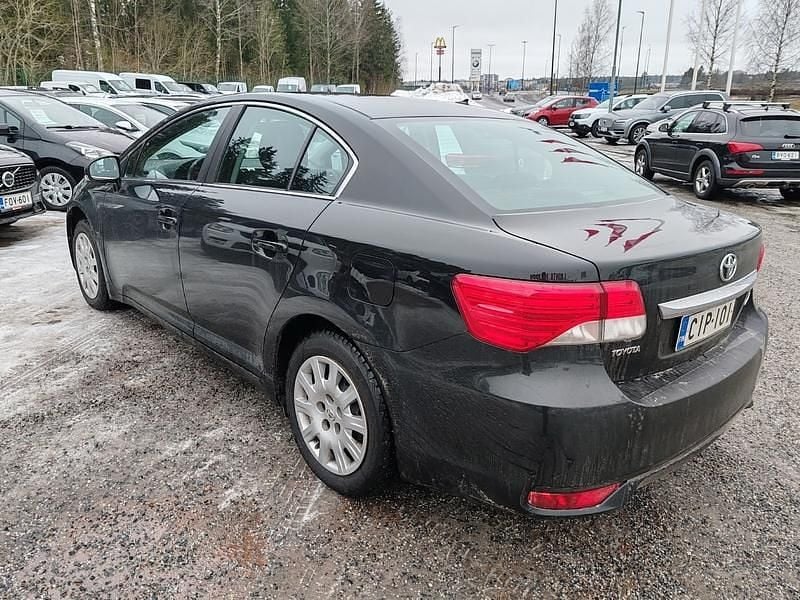 Käytetty Toyota Avensis Terra 132 HP (97 kW) 2012 Sedan