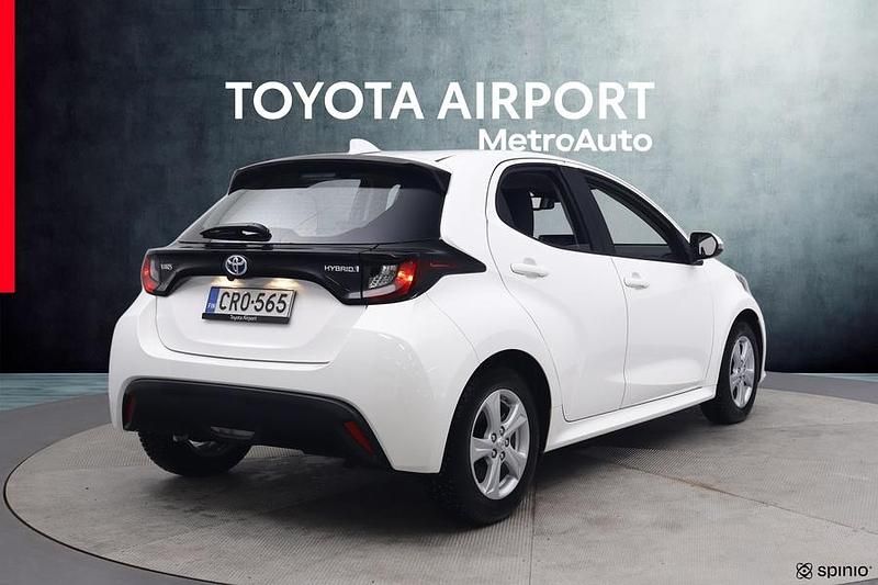 Käytetty Toyota Yaris Hybrid Active 116 HP (85 kW) 2023 Valkoinen Viistoperä