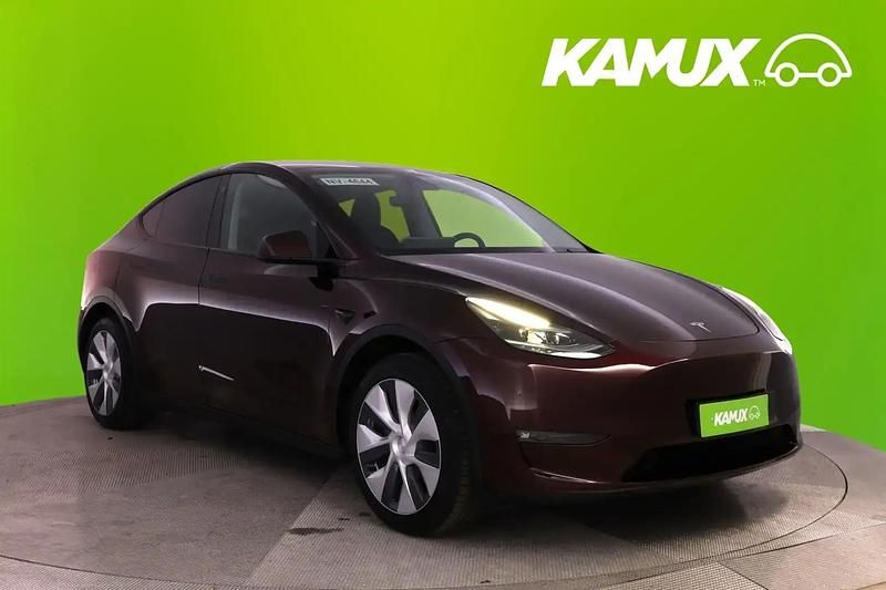 Cherry red Käytetty 2023 Tesla Model Y Long Range AWD Katumaasturi | 35 700 € (Perustarjous) - Kuva 1/4