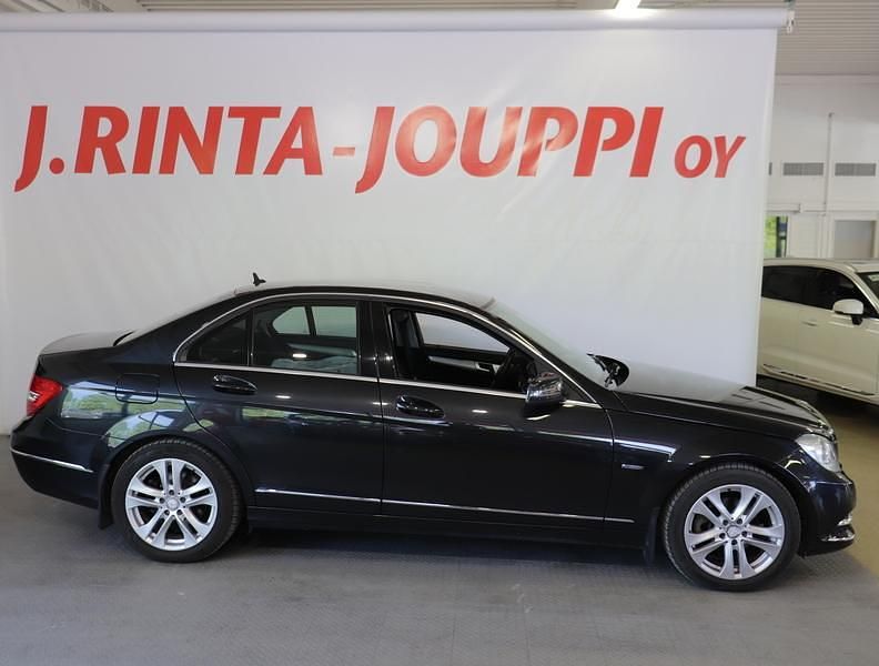 Käytetty Mercedes C220 Avantgarde 170 HP (125 kW) 2012 Sedan