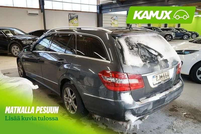 Käytetty Mercedes E200 Business 136 HP (100 kW) 2011 Hopea / harmaa Farmari