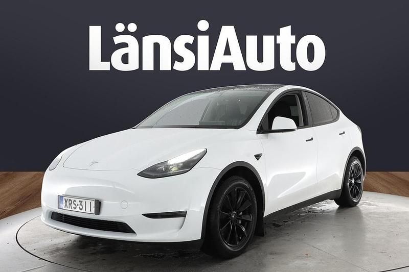 Valkoinen Käytetty 2023 Tesla Model Y Katumaasturi | 34 900 € (Perustarjous) - Kuva 1/2