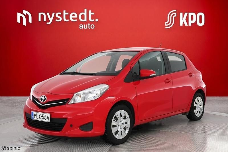 Käytetty Toyota Yaris Multidrive S 99 HP (72 kW) 2014 Punainen Viistoperä