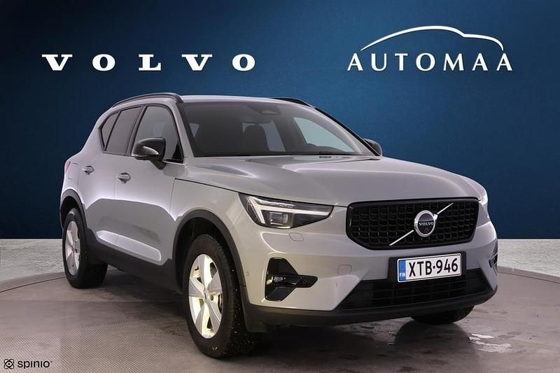 Käytetty Volvo XC40 Plus 163 HP (119 kW) 2024 Harmaa Katumaasturi