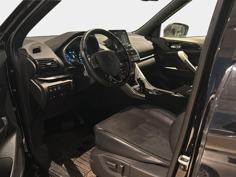 Käytetty Mitsubishi Eclipse Inform 98 HP (72 kW) 2022 Tila-auto