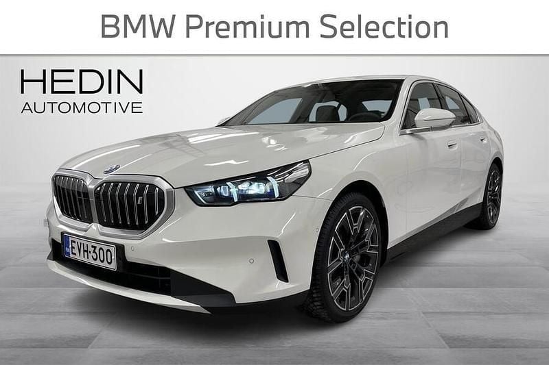 Valkoinen Käytetty 2024 BMW i5 Comfort Edition Sedan | 54 400 € (Hyvä tarjous) - Kuva 1/4