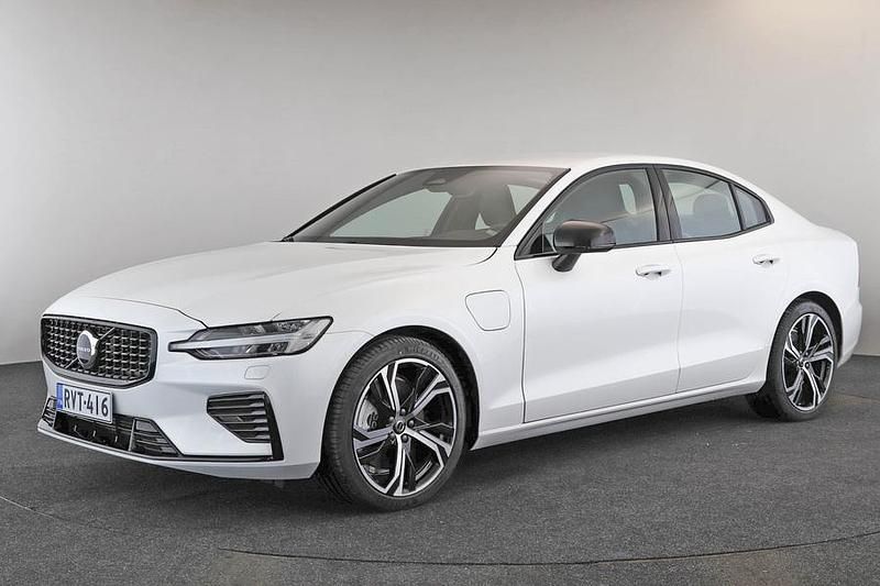 Valkoinen Käytetty 2024 Volvo S60 Performance Sedan | 49 800 € (Kallis) - Kuva 1/4