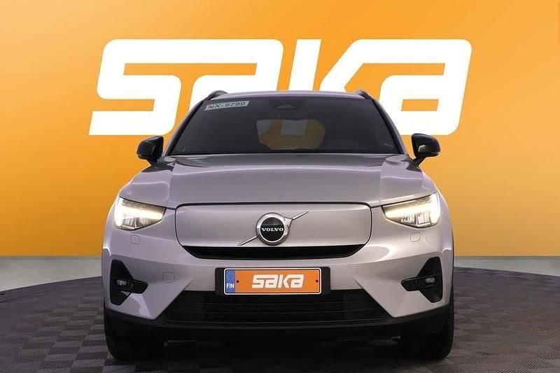 Käytetty Volvo XC40 Plus 300 kW (408 HP) 2023 Katumaasturi