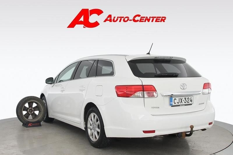 Käytetty Toyota Avensis Active 124 HP (91 kW) 2015 Valkoinen Farmari