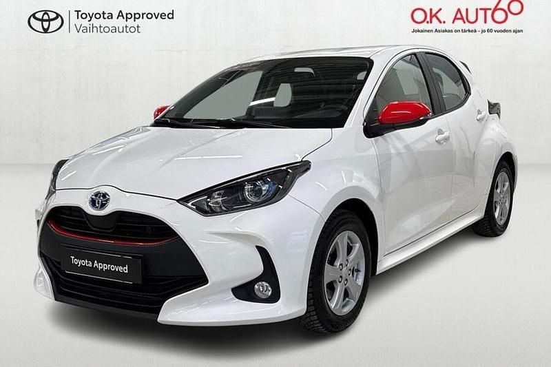 Käytetty Toyota Yaris Hybrid Active 116 HP (85 kW) 2022 Valkoinen Viistoperä