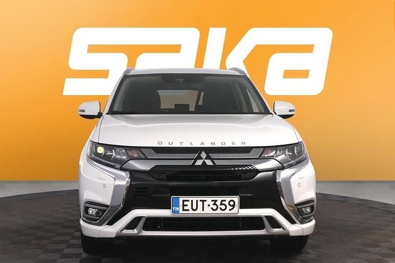Käytetty Mitsubishi Outlander P-HEV Instyle 135 HP (99 kW) 2019 Katumaasturi