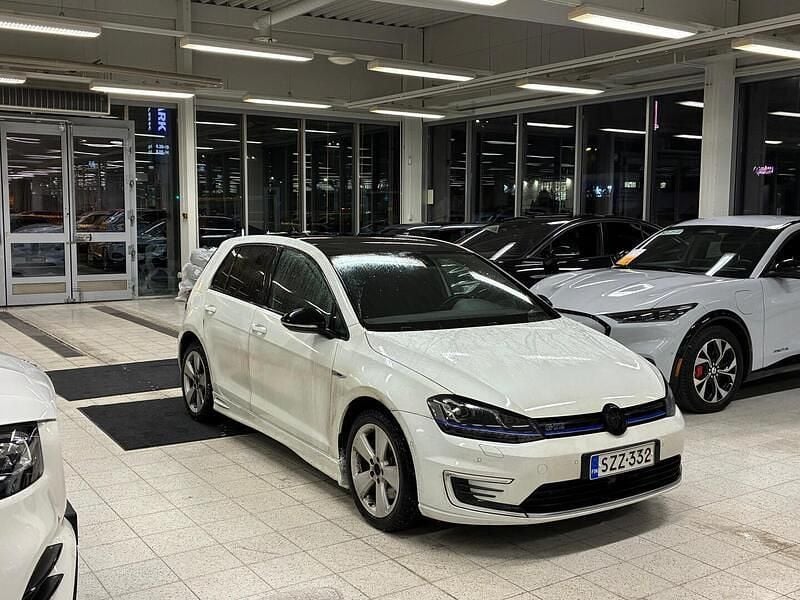 Käytetty 2015 VW Golf VII GTE Viistoperä | 12 400 € (Perustarjous) - Kuva 1/4