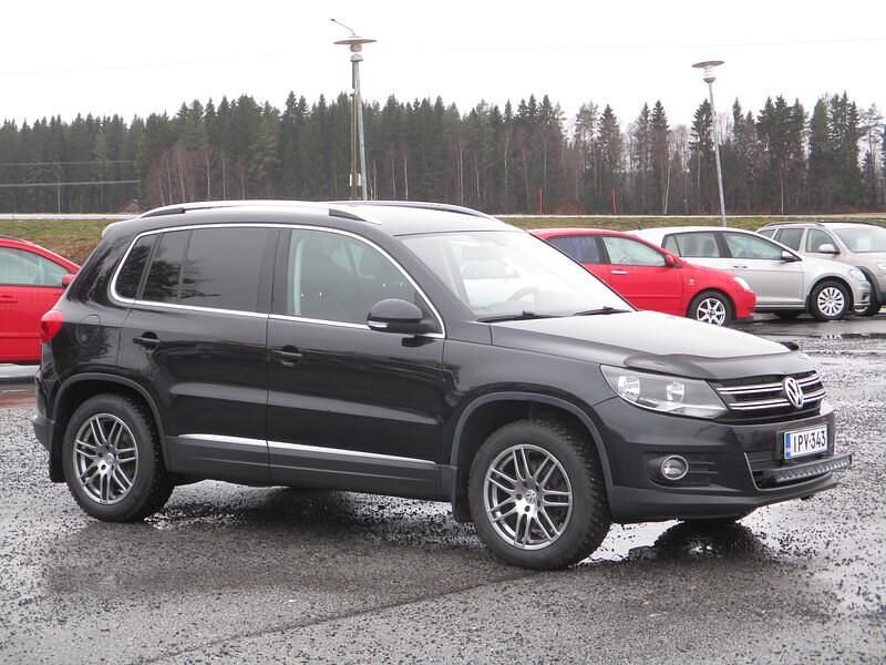 Käytetty VW Tiguan Sportline 200 HP (147 kW) 2013 Musta Katumaasturi