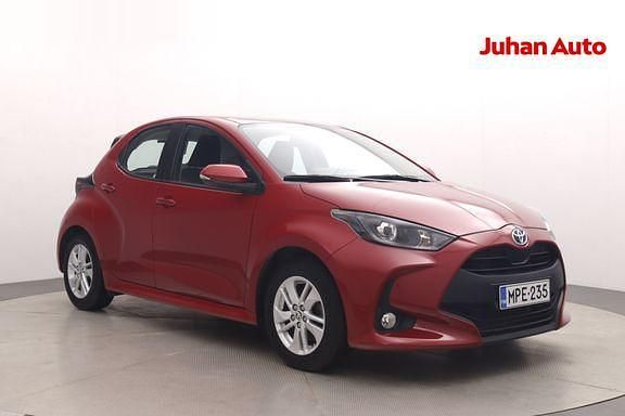 Käytetty Toyota Yaris Business Edition 114 HP (83 kW) 2023 Punainen Viistoperä
