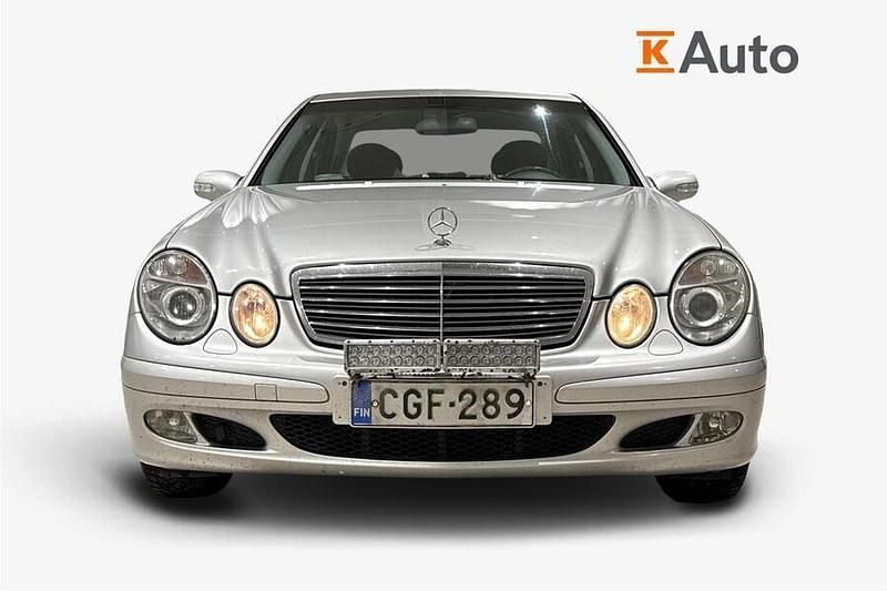 Käytetty Mercedes E200 163 HP (119 kW) 2004 Harmaa Sedan