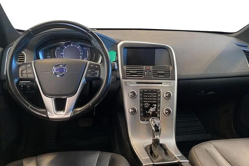 Käytetty Volvo XC60 Business Edition 190 HP (139 kW) 2017 Katumaasturi