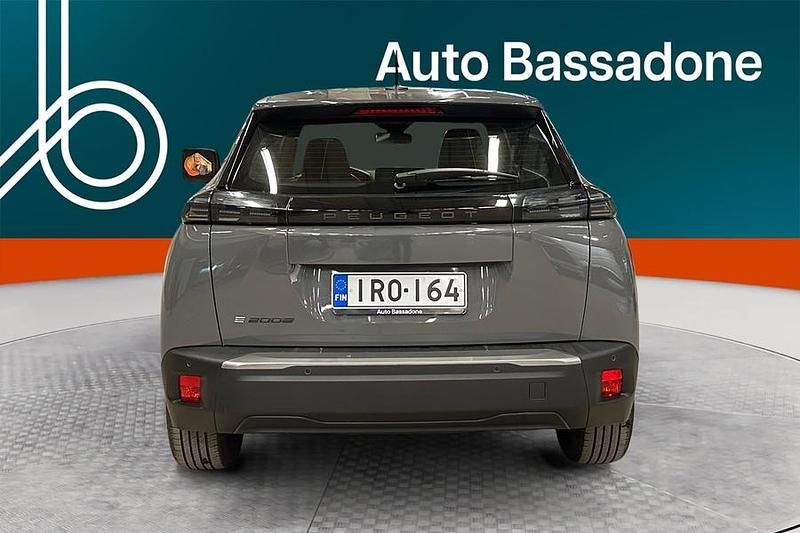 Käytetty Peugeot e-2008 Active 114 kW (156 HP) 2023 Katumaasturi