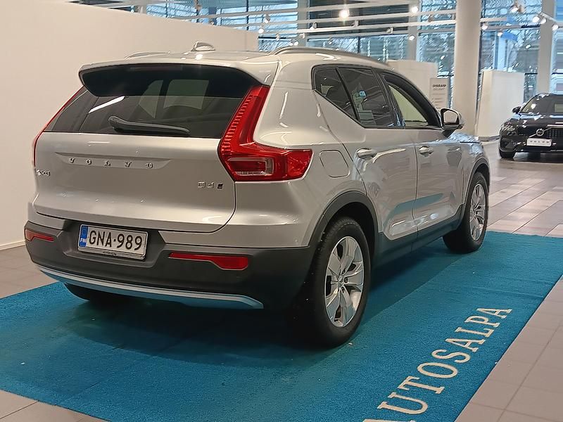 Käytetty Volvo XC40 Momentum 190 HP (139 kW) 2018 Katumaasturi