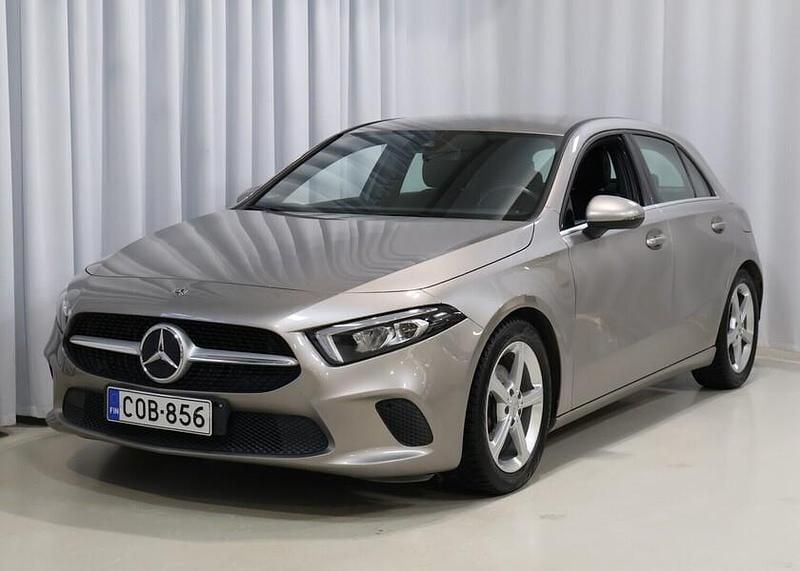 Harmaa Käytetty 2019 Mercedes A180 Business Viistoperä | 17 900 € (Perustarjous) - Kuva 1/4
