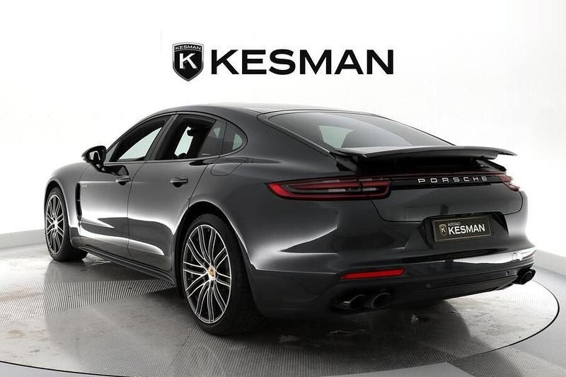 Käytetty Porsche Panamera Sport 330 HP (242 kW) 2018 Viistoperä