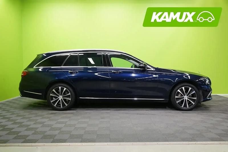 Käytetty Mercedes E300 Avantgarde 194 HP (142 kW) 2021 Sininen Farmari