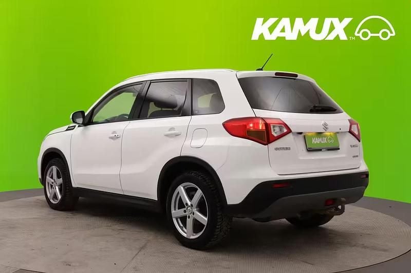 Käytetty Suzuki Vitara GLX 120 HP (88 kW) 2015 Valkoinen Sedan