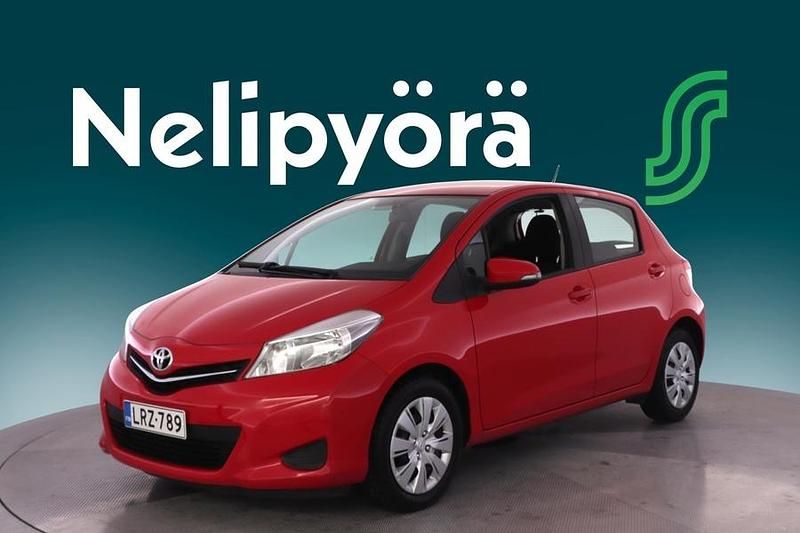 Käytetty Toyota Yaris Multidrive S 99 HP (72 kW) 2013 Punainen Viistoperä