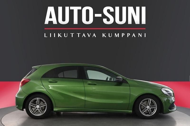 Käytetty Mercedes A180 AMG 122 HP (89 kW) 2017 Vihreä Viistoperä