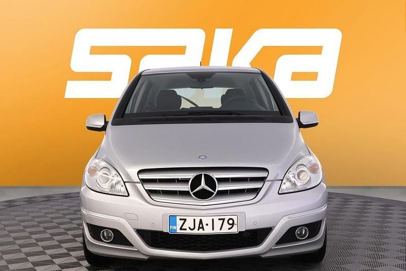 Käytetty Mercedes B180 Business 116 HP (85 kW) 2010 Tila-auto