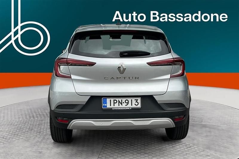 Käytetty Renault Captur Zen 140 HP (102 kW) 2022 Katumaasturi