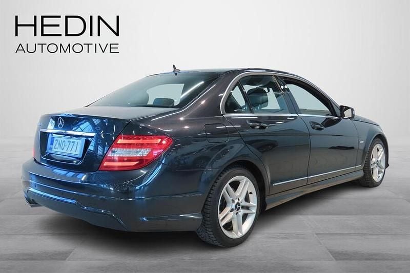 Käytetty Mercedes C180 Business 156 HP (114 kW) 2013 Musta Sedan