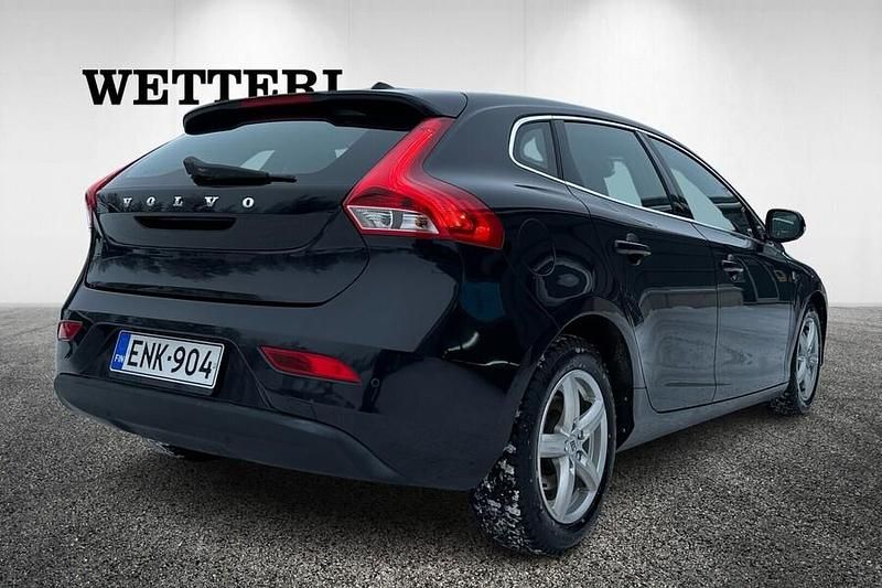 Käytetty Volvo V40 Business Edition 114 HP (83 kW) 2014 Musta Viistoperä