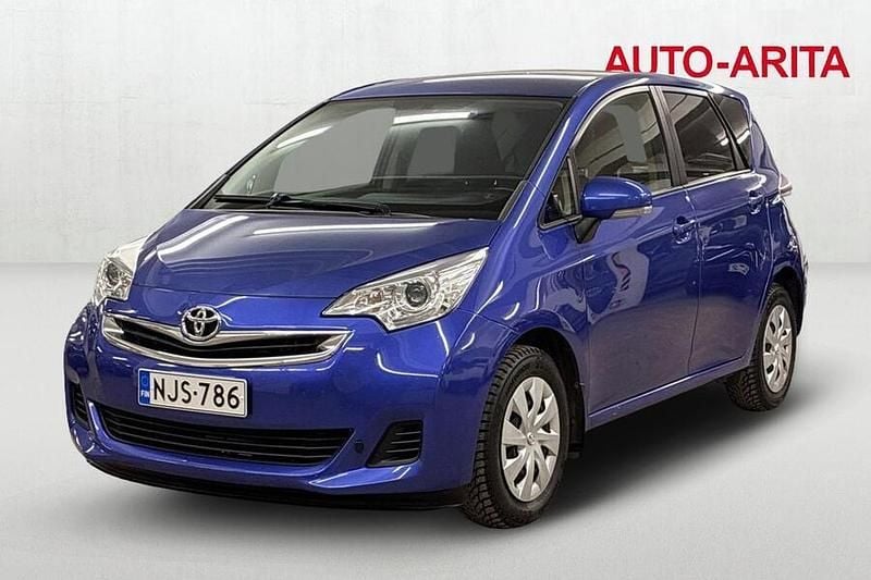 Met. sininen Käytetty 2014 Toyota Verso-S Multidrive S Tila-auto | 12 790 € (Hieman kallis) - Kuva 1/4
