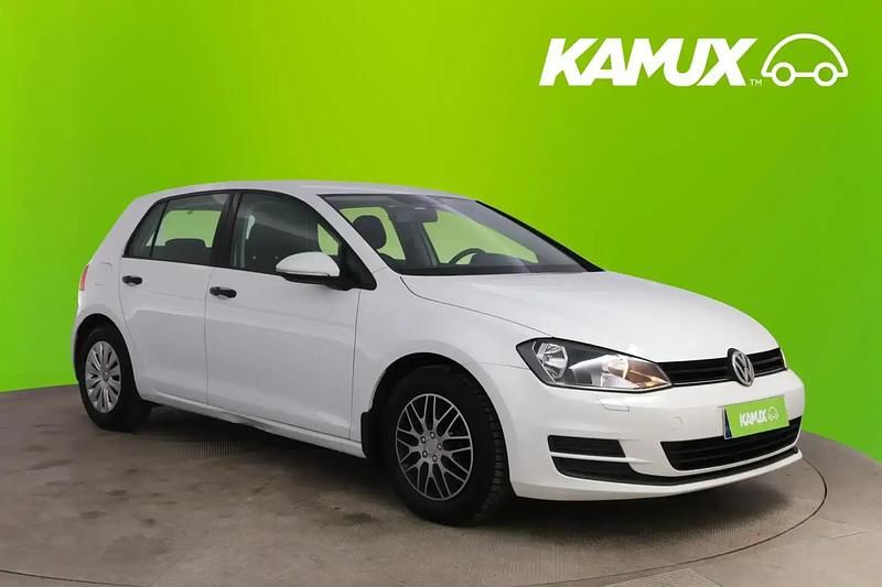 Käytetty VW Golf Trendline 105 HP (77 kW) 2013 Valkoinen Sedan