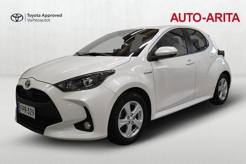 Käytetty Toyota Yaris Hybrid Active 116 HP (85 kW) 2020 Viistoperä