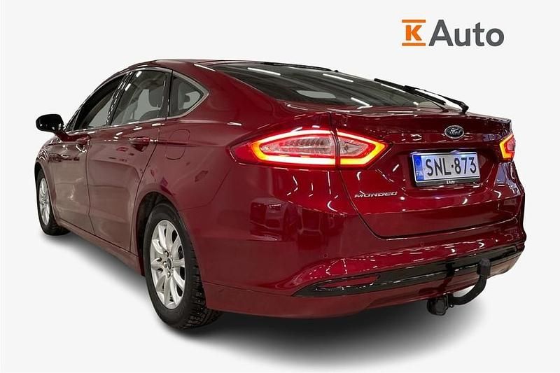 Käytetty Ford Mondeo Titanium 120 HP (88 kW) 2015 Punainen Viistoperä